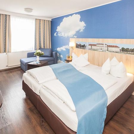 Hotel Blauer Karpfen Oberschleißheim Kültér fotó