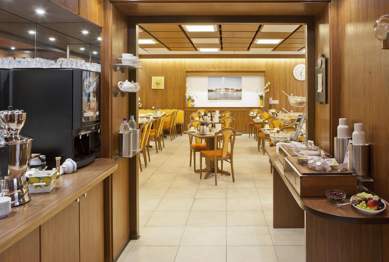 Hotel Blauer Karpfen Oberschleißheim Kültér fotó