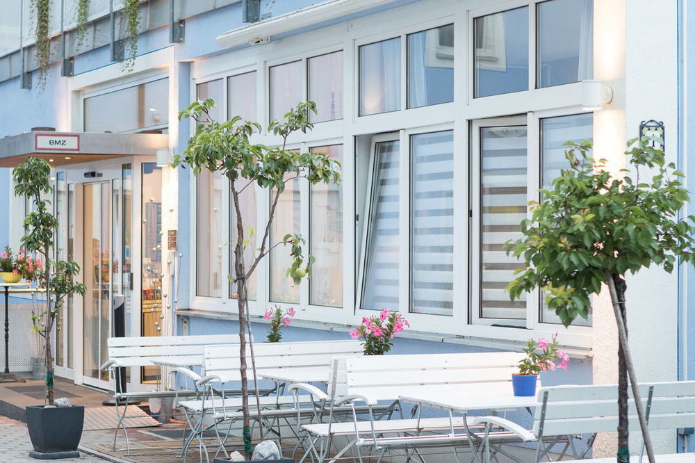 Hotel Blauer Karpfen Oberschleißheim Kültér fotó