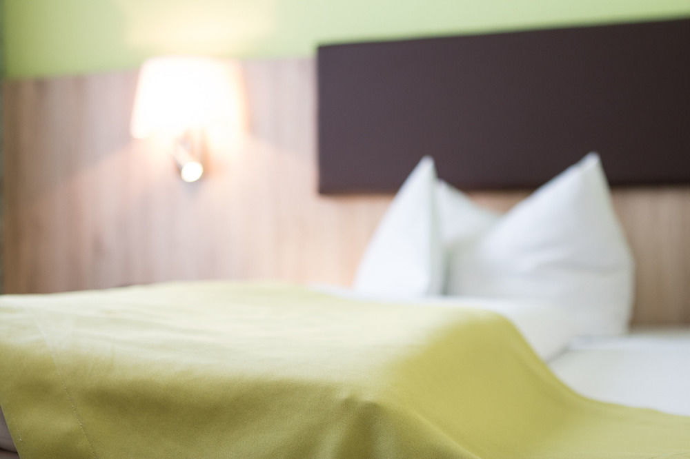 Hotel Blauer Karpfen Oberschleißheim Kültér fotó