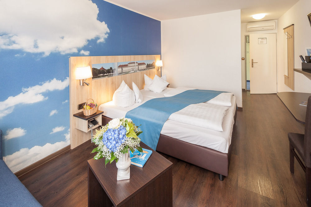 Hotel Blauer Karpfen Oberschleißheim Kültér fotó