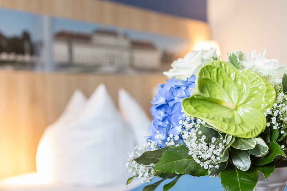 Hotel Blauer Karpfen Oberschleißheim Kültér fotó