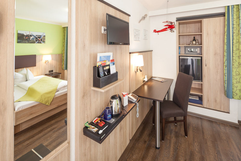 Hotel Blauer Karpfen Oberschleißheim Kültér fotó
