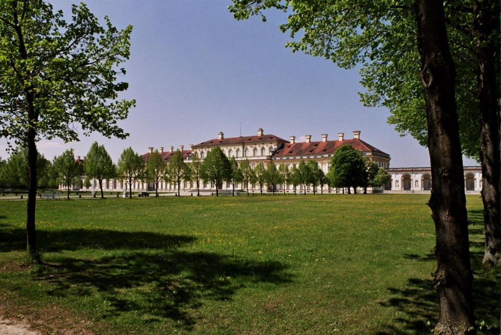 Hotel Blauer Karpfen Oberschleißheim Kültér fotó