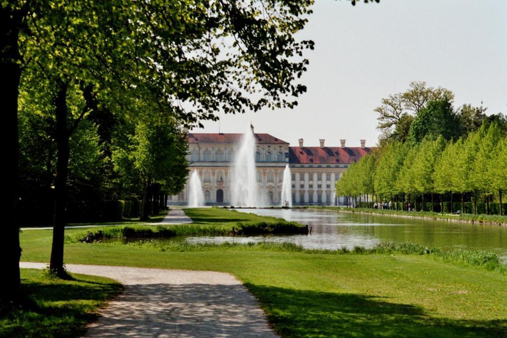 Hotel Blauer Karpfen Oberschleißheim Kültér fotó