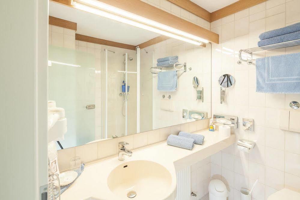 Hotel Blauer Karpfen Oberschleißheim Kültér fotó