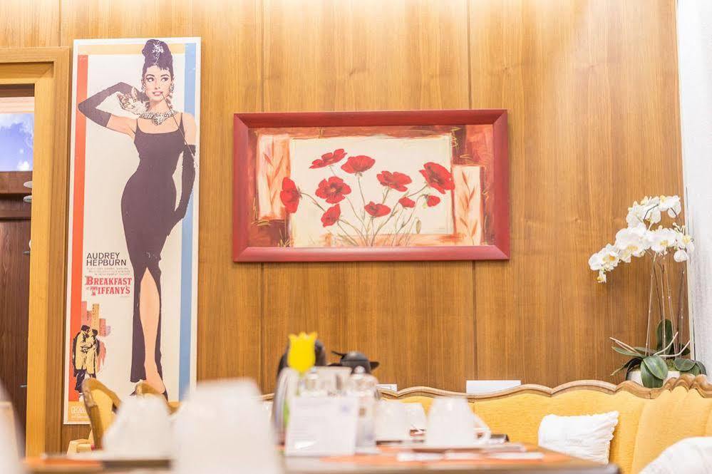 Hotel Blauer Karpfen Oberschleißheim Kültér fotó